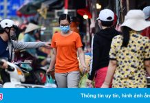 Hàng trăm người dân Bình Dương tụ tập buôn bán ở ‘chợ tự phát’