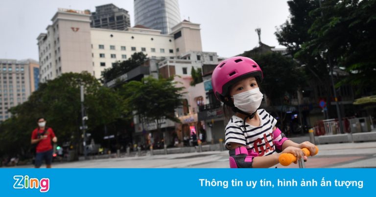 Bộ Y tế: Hạn chế cho trẻ chưa tiêm vaccine ra ngoài Bộ Y tế: Hạn chế cho trẻ chưa tiêm vaccine ra ngoài