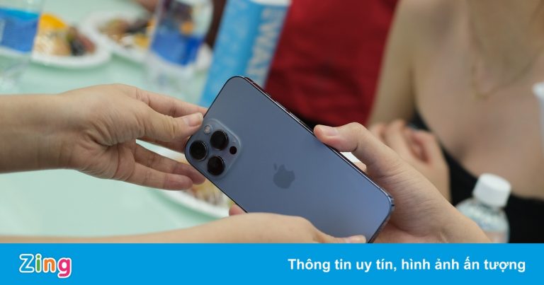 Đầu cơ iPhone 13 chính hãng thu lời 2-5 triệu đồng/máy