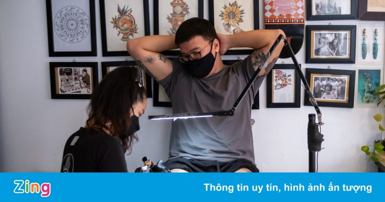 Cảnh trái ngược ở tiệm xăm, xỏ khuyên hậu giãn cách