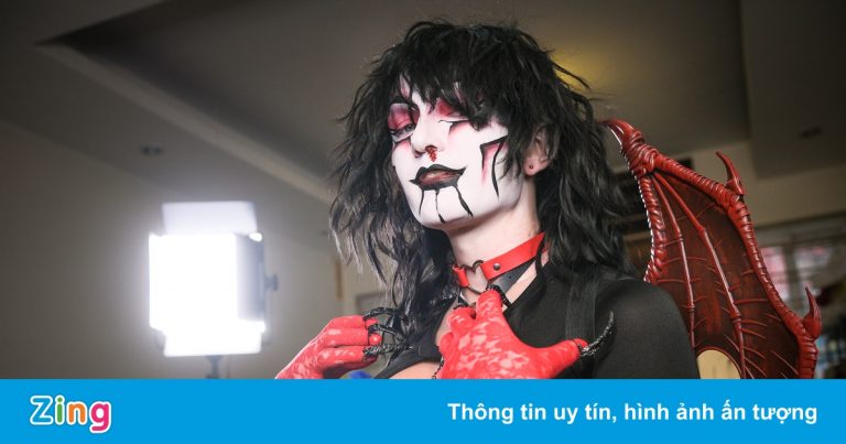 Ngày bận rộn của thợ trang điểm dịp Halloween