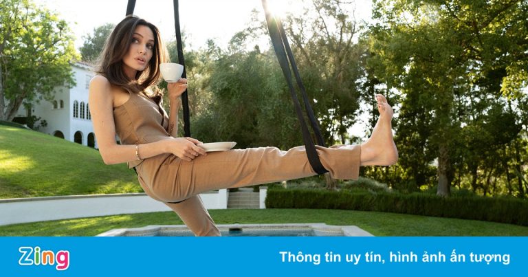 Angelina Jolie chụp ảnh thời trang ngồi trên dây