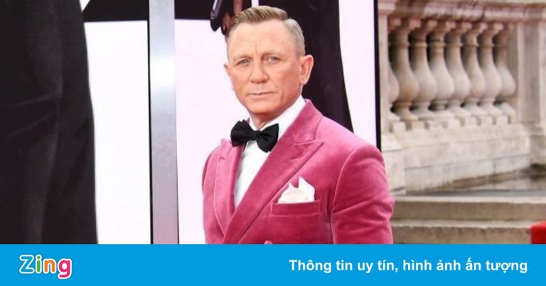 Daniel Craig và nhiều sao nam chuộng mặc suit hồng