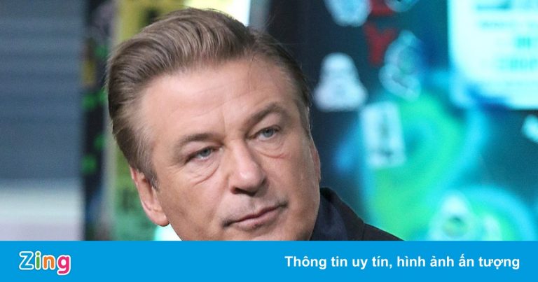 Tài tử Alec Baldwin bắn chết người trên phim trường