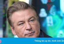 Tài tử Alec Baldwin vô tình bắn chết người trên phim trường