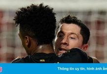 Bayern ghi 4 bàn trong 15 phút ở Champions League