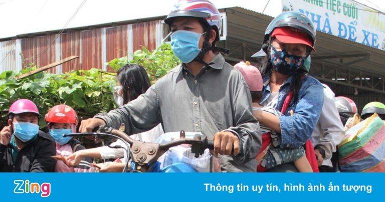 Thai phụ định đi bộ gần 2.000 km để về quê