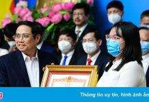 Thủ tướng tặng bằng khen lực lượng tuyến đầu chống dịch