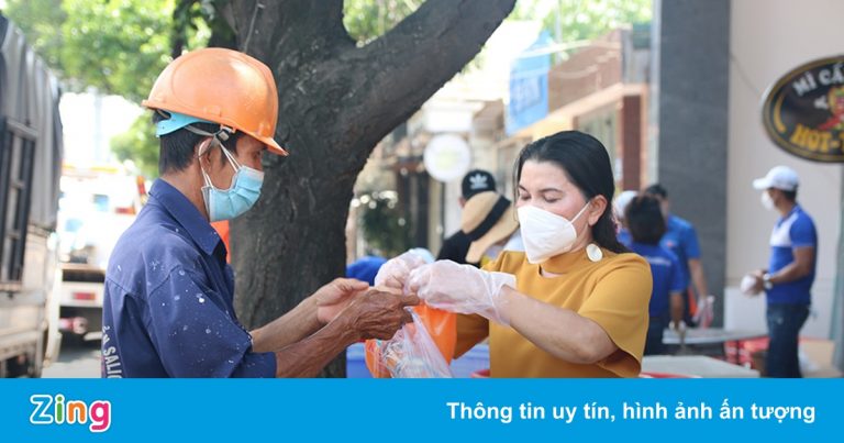 Hành trình ‘không bỏ ai lại phía sau’ của quỹ từ thiện Kim Oanh