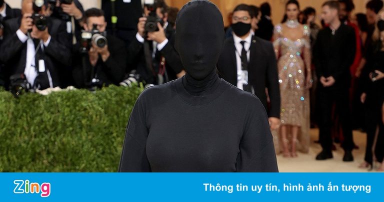 Balenciaga là thương hiệu nổi bật nhất nửa cuối 2021