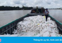 Cán bộ hải quan bị bắt trong vụ buôn lậu 100 tấn đường