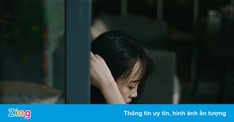 Người trẻ hoảng loạn vì nhiều tháng giam mình trong 4 bức tường