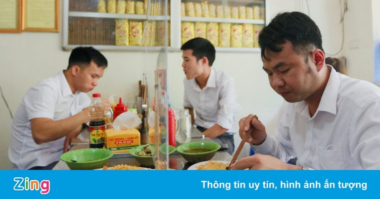 Đề xuất TP.HCM cho phép ăn uống tại chỗ nhưng không bán rượu bia