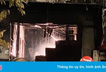 Hiện trường vụ cháy 2 căn nhà khiến một người chết ở TP.HCM