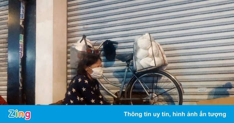 Người nghèo ở TP.HCM không nhà ở, miếng ăn hậu giãn cách