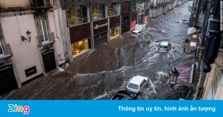 Mưa lớn liên miên, nhiều nơi ở miền Nam Italy hóa sông