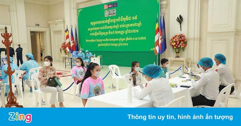 Campuchia cận mốc 100% trẻ em 6-12 tuổi được tiêm chủng