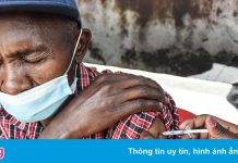 Báo Mỹ: Moderna chạy theo lợi nhuận, chậm giao vaccine cho nước nghèo