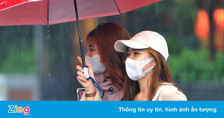 Hà Nội trở lạnh, miền Trung mưa lớn