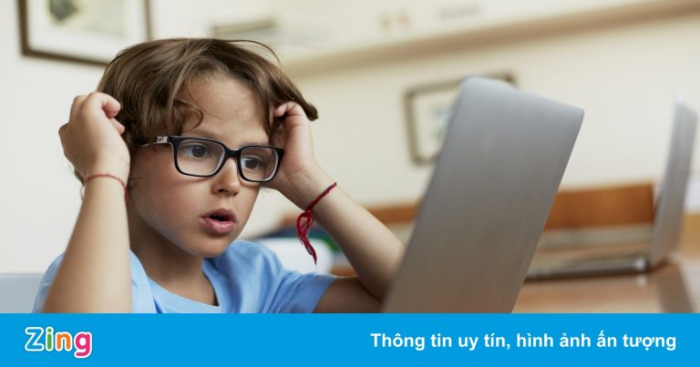 Tỷ lệ trẻ cận thị tăng vì học online trong thời gian dài