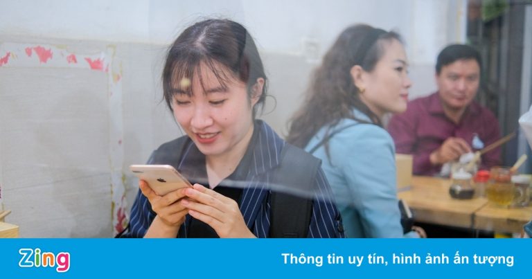 Dân văn phòng tấp nập ghé quán phở trước giờ đi làm Dân văn phòng tấp nập ghé quán phở trước giờ đi làm
