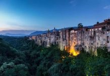 Những điểm đến cheo leo thách thức du khách Những điểm đến cheo leo thách thức du khách - Ảnh 1.