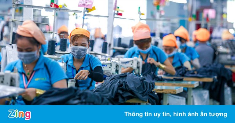 Mỗi tuần, công ty dệt may chi 2,2 triệu đồng/công nhân vì ‘3 tại chỗ’