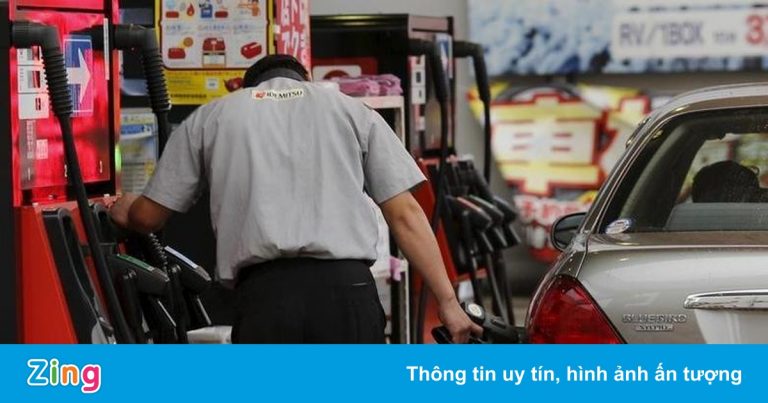 Giá xăng dầu thế giới tăng mạnh vì cầu vượt xa cung