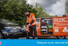 Làm gì khi ôtô điện hết pin trên đường?