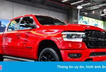 Chi tiết bán tải RAM 1500 Laramie Night Edition giá gần 5,5 tỷ đồng