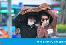 Phố đi bộ dừng hoạt động, người Hà Nội vẫn đến dạo chơi cuối tuần