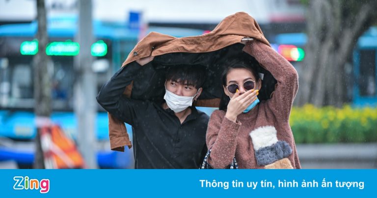 Phố đi bộ dừng hoạt động, người Hà Nội vẫn đến dạo chơi cuối tuần Phố đi bộ dừng hoạt động, người Hà Nội vẫn đến dạo chơi cuối tuần