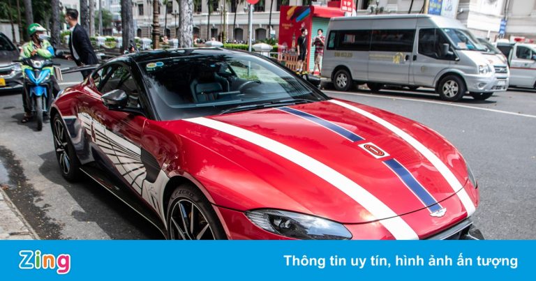 Cận cảnh Aston Martin V8 Vantage của Minh Nhựa tại TP.HCM