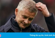 Neville tin nội bộ MU đang rối ren