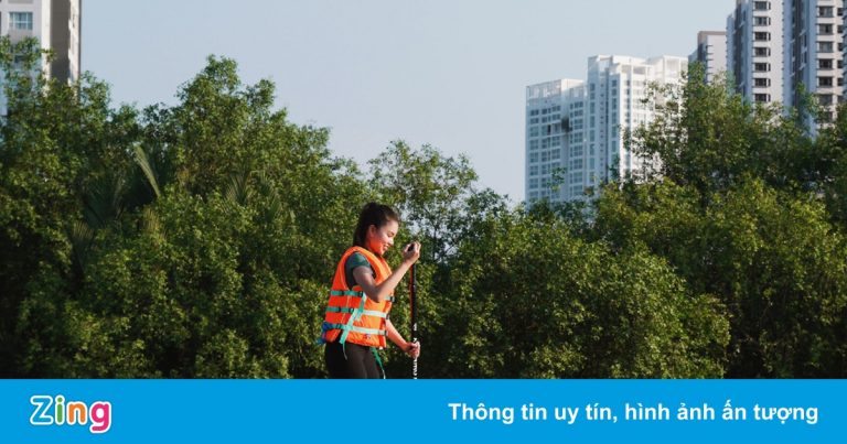 Gia đình, bạn bè rủ nhau đi chèo SUP ở TP.HCM sau giãn cách Gia đình, bạn bè rủ nhau đi chèo SUP ở TP.HCM sau giãn cách