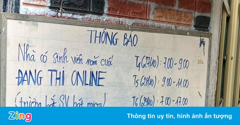 Nam sinh treo biển đang thi online trước cửa nhà