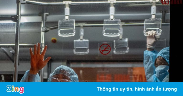 6 xe buýt chở hơn 100 F1 rời ổ dịch Bệnh viện Việt Đức 6 xe buýt chở hơn 100 F1 rời ổ dịch Bệnh viện Việt Đức