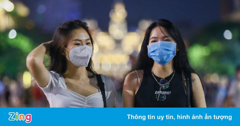 Trung tâm TP.HCM nhộn nhịp tối 20/10