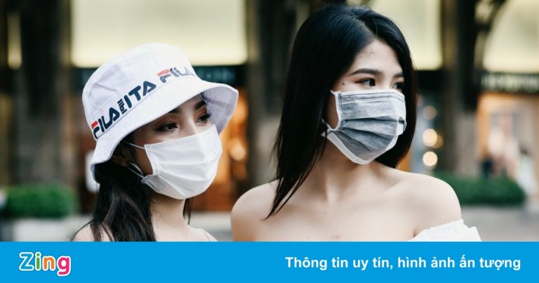 Thời trang dạo phố của giới trẻ TP.HCM sau giãn cách