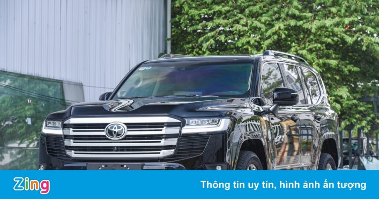 Chọn xe 7 chỗ giá hơn 4 tỷ đồng nào?