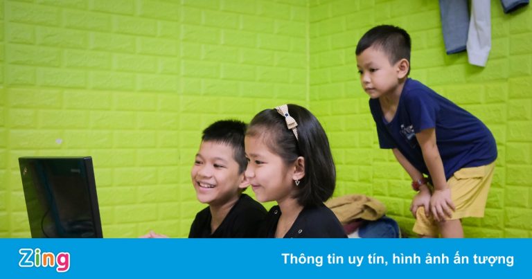 Chiếc laptop không hoàn hảo giúp trẻ em nghèo học online