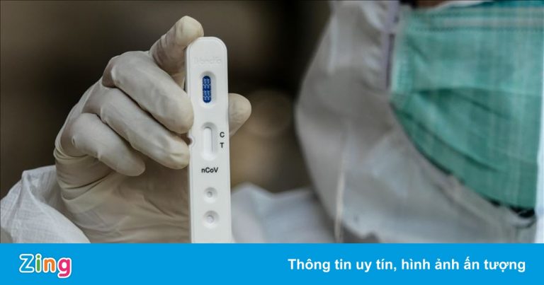 Bộ Y tế nói gì về việc hạ giá kit test Covid-19?