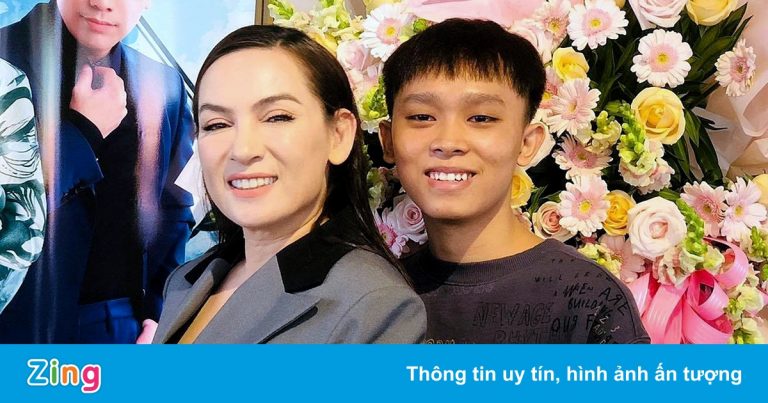 Quản lý của Phi Nhung thanh toán cát-xê 5 năm đi hát cho Hồ Văn Cường