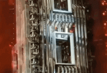 Nam ca sĩ Trương Kiệt bị rơi xuống sân khấu Truong Kiet bi tai nan anh 1