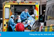 Quyết định ‘sau một li, đi một dặm’ của chính phủ Anh vào đầu đại dịch