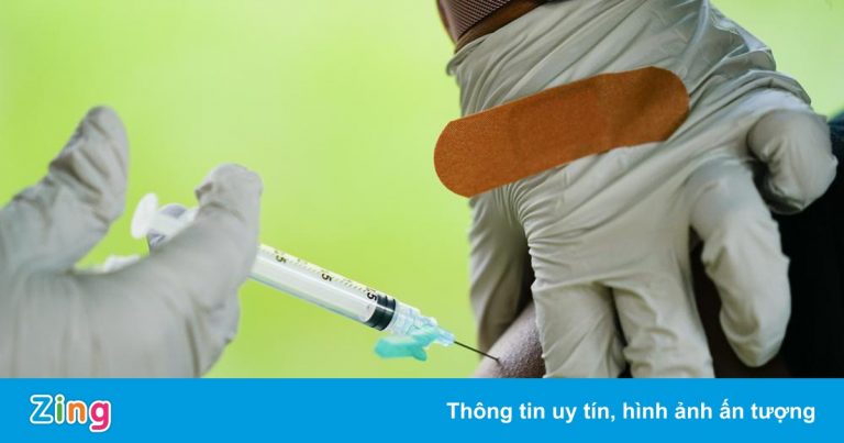 Vaccine Pfizer bảo vệ nữ giới tốt hơn so với nam giới