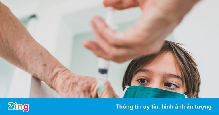 Tác dụng phụ trẻ có thể gặp phải khi tiêm vaccine Covid-19