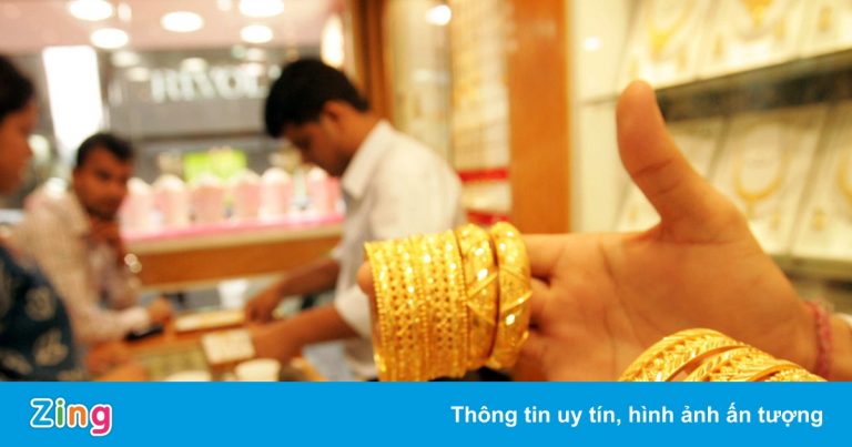 Người mua vàng lỗ tiền triệu sau chưa đầy một tuần