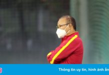 HLV Park quan sát kỹ buổi tập của U23 Việt Nam