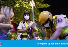 Người không đeo khẩu trang ở phố Nguyễn Huệ bị phạt tiền triệu